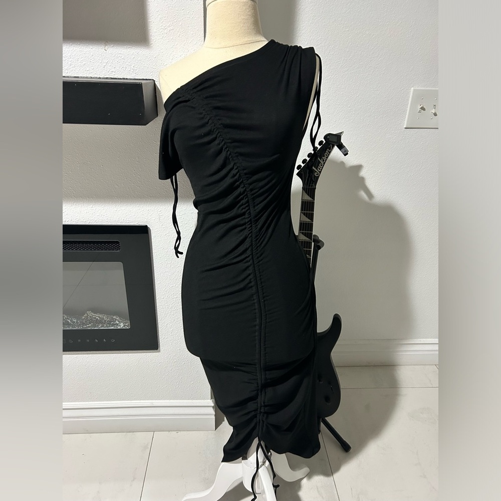 Elegant Black One-Shoulder Dress